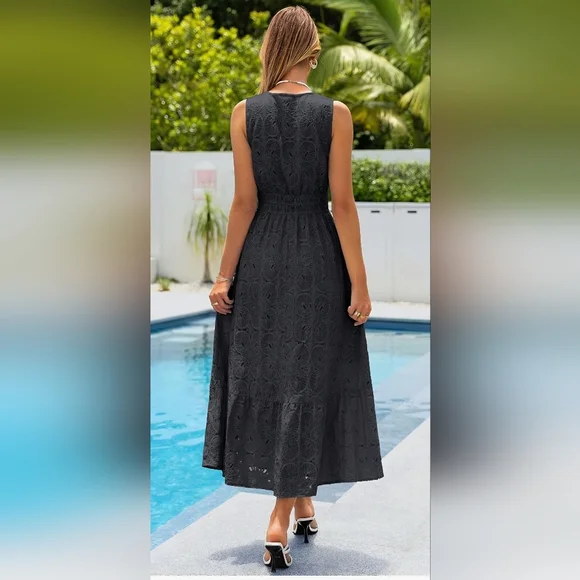 Elegant Black Lace Maxi Dress - Picture 3 of 7